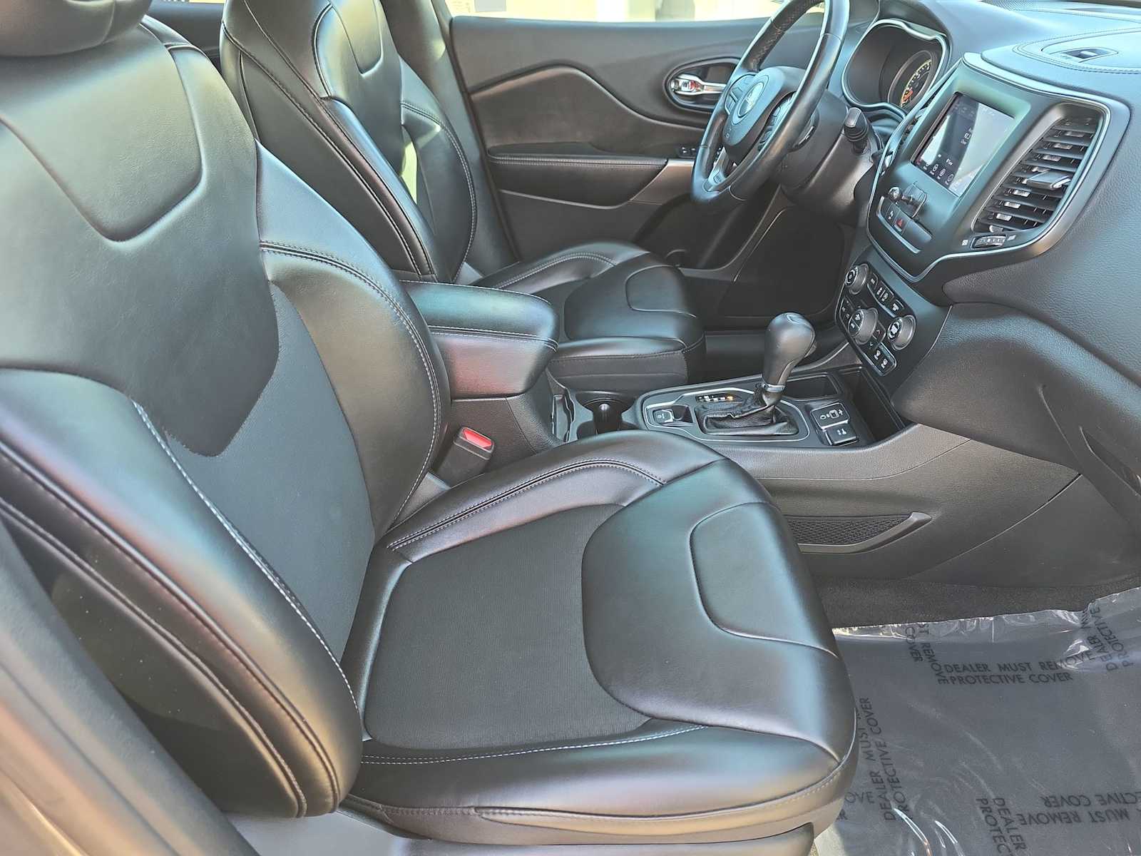 Thumbnail: 2019 Jeep Cherokee - 18