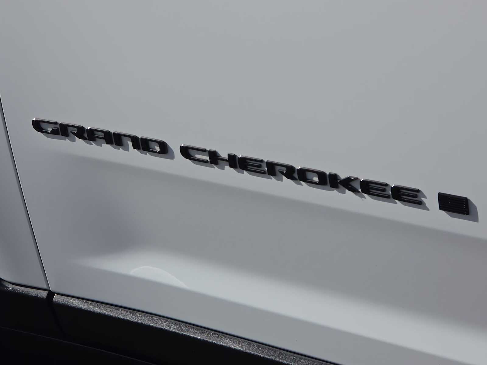 Thumbnail: 2023 Jeep Grand Cherokee L - 11