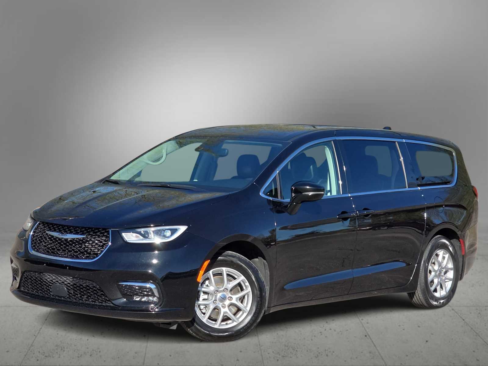 Thumbnail: 2024 Chrysler Pacifica - 1