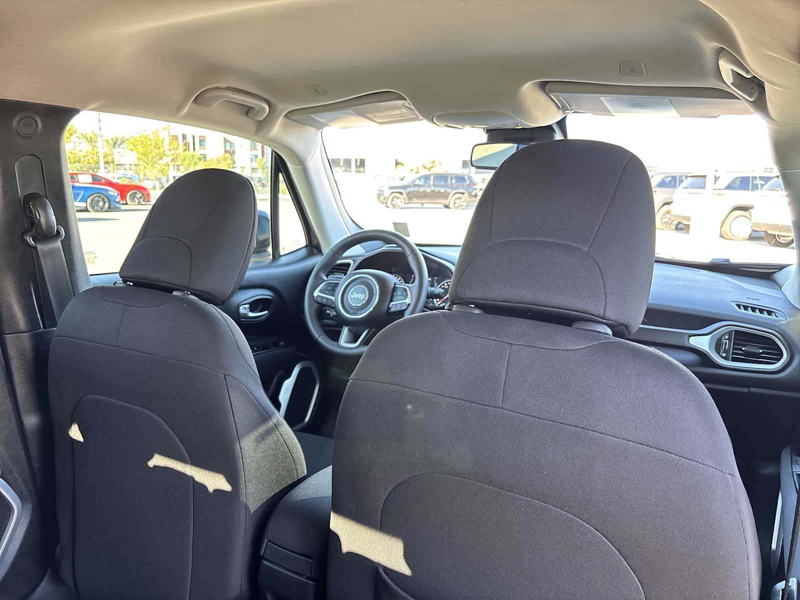 Thumbnail: 2018 Jeep Renegade - 16