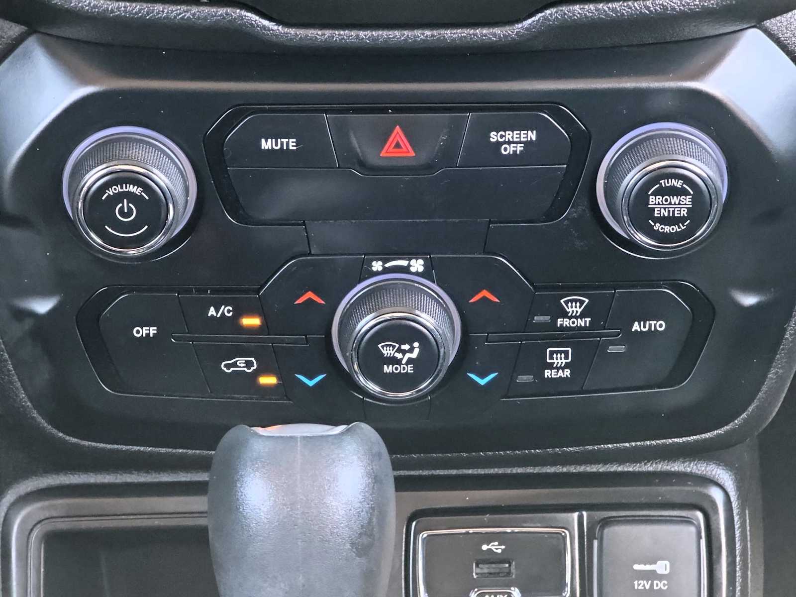 Thumbnail: 2020 Jeep Renegade - 21