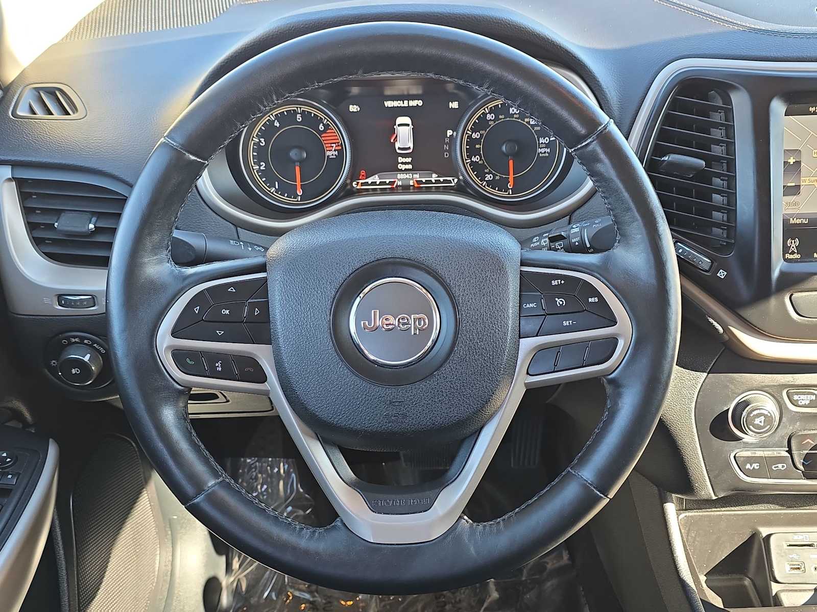 Thumbnail: 2017 Jeep Cherokee - 18