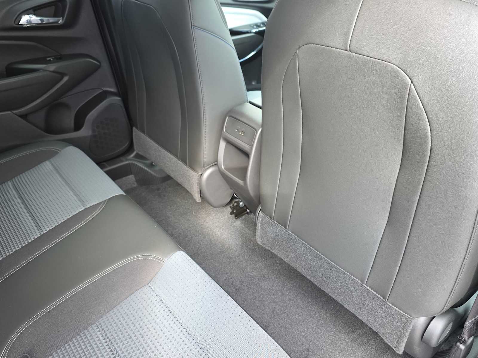 Thumbnail: 2025 Chevrolet Trax - 16