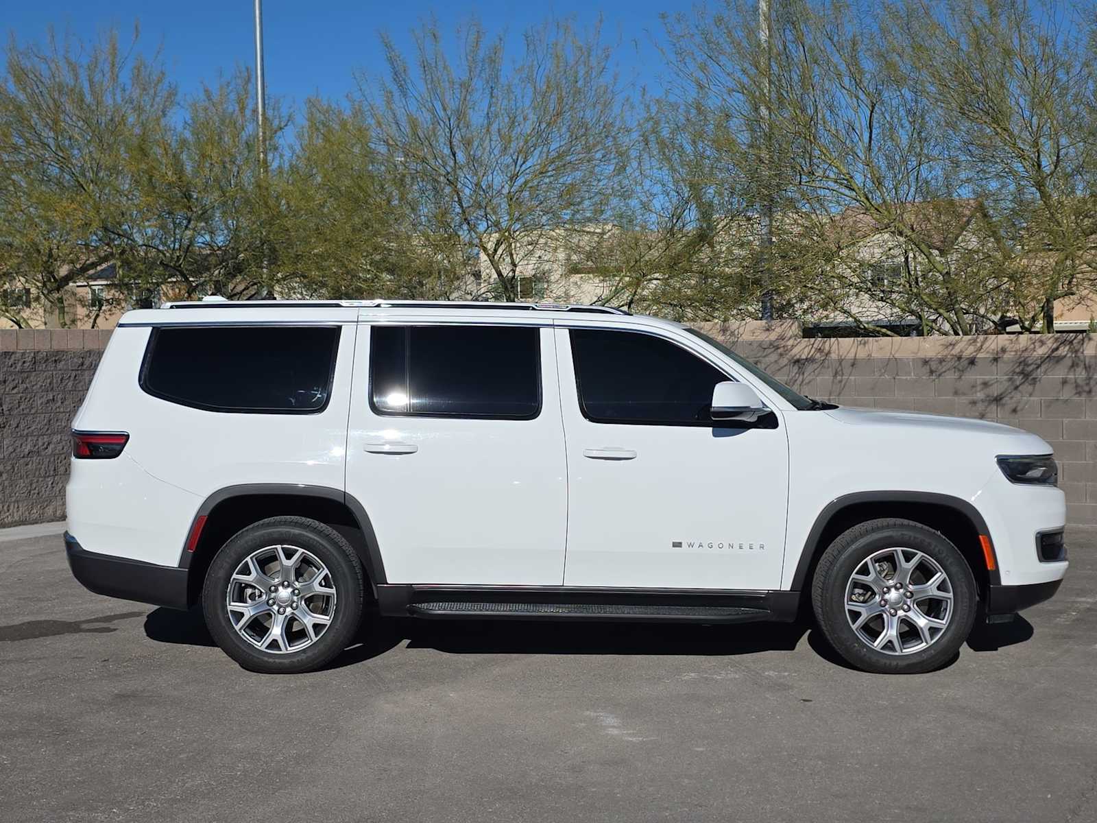 Thumbnail: 2022 Jeep Wagoneer - 10