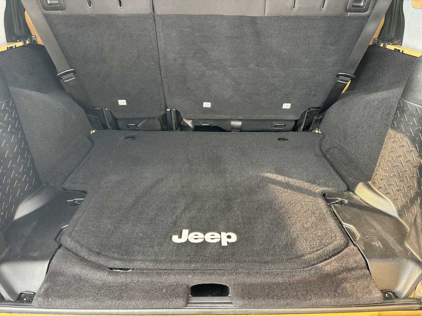 Thumbnail: 2014 Jeep Wrangler - 23