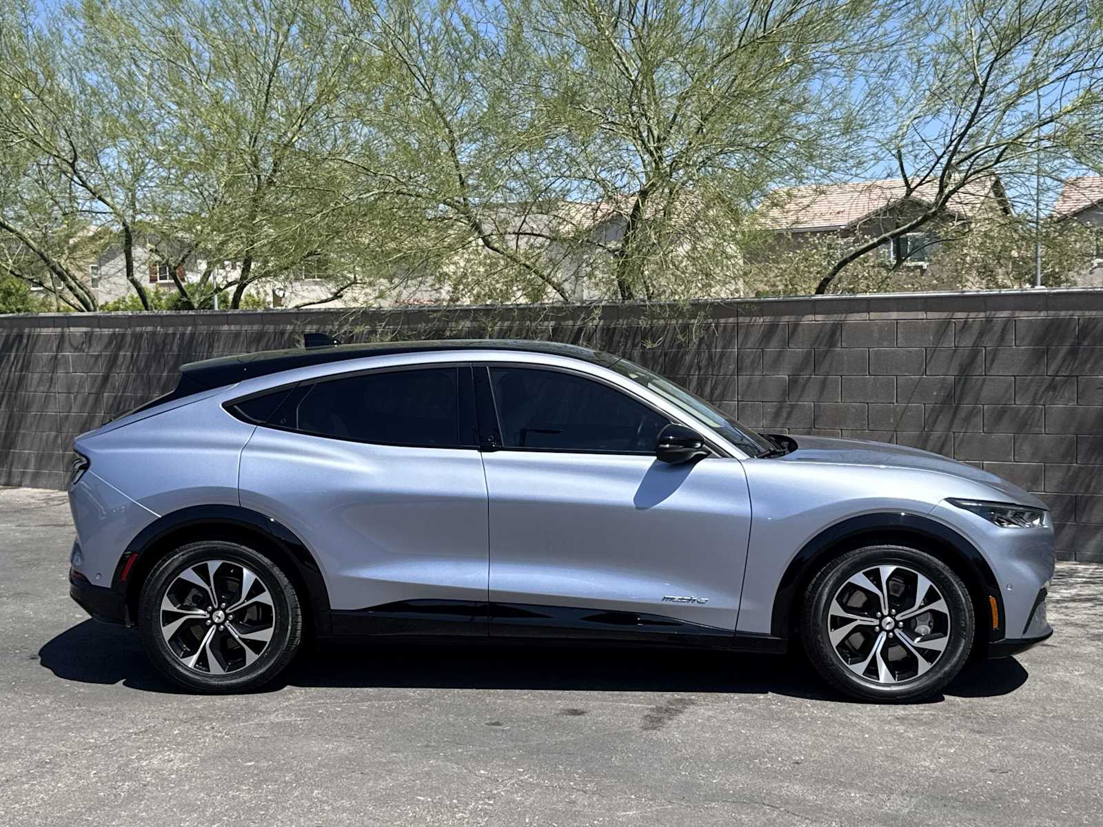 Thumbnail: 2022 Ford Mustang Mach-E - 9