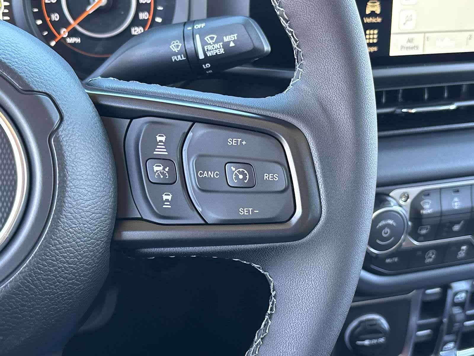 Thumbnail: 2025 Jeep Gladiator - 32