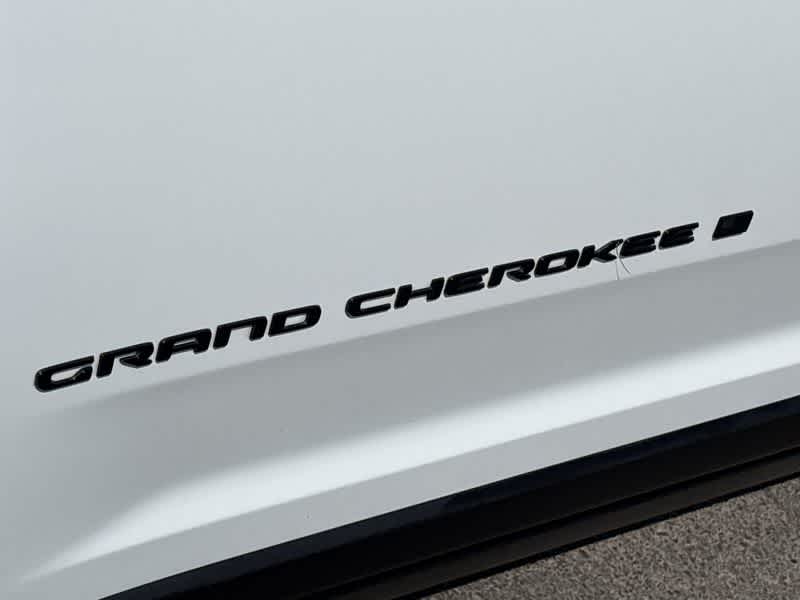 Thumbnail: 2024 Jeep Grand Cherokee - 11