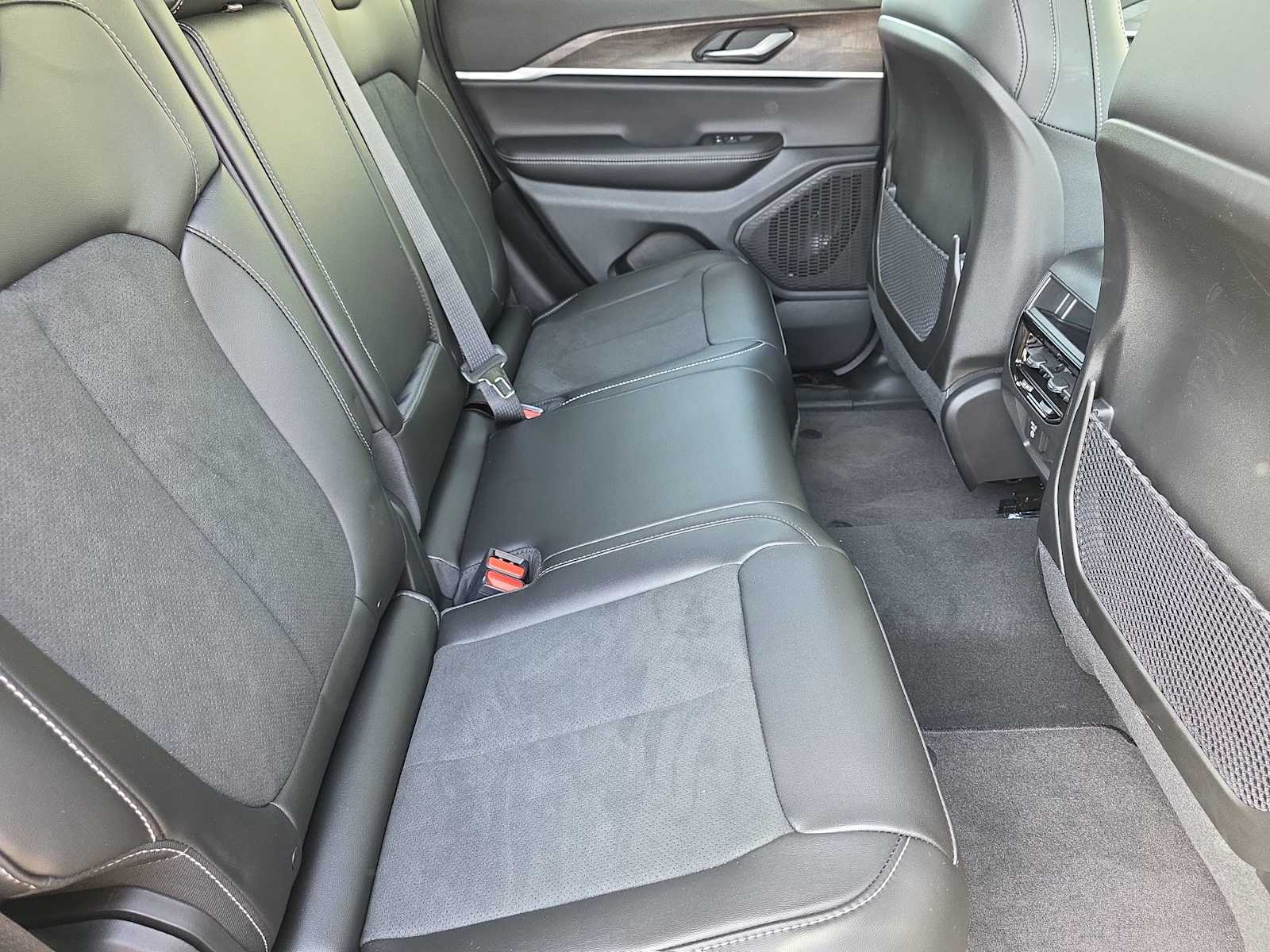Thumbnail: 2026 Jeep Grand Cherokee - 17