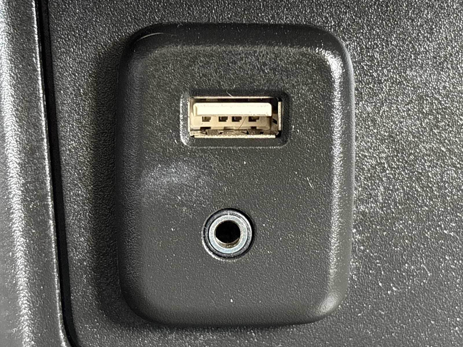 Thumbnail: 2016 Chevrolet Colorado - 26