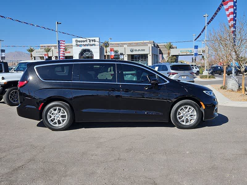 Thumbnail: 2025 Chrysler Pacifica - 9
