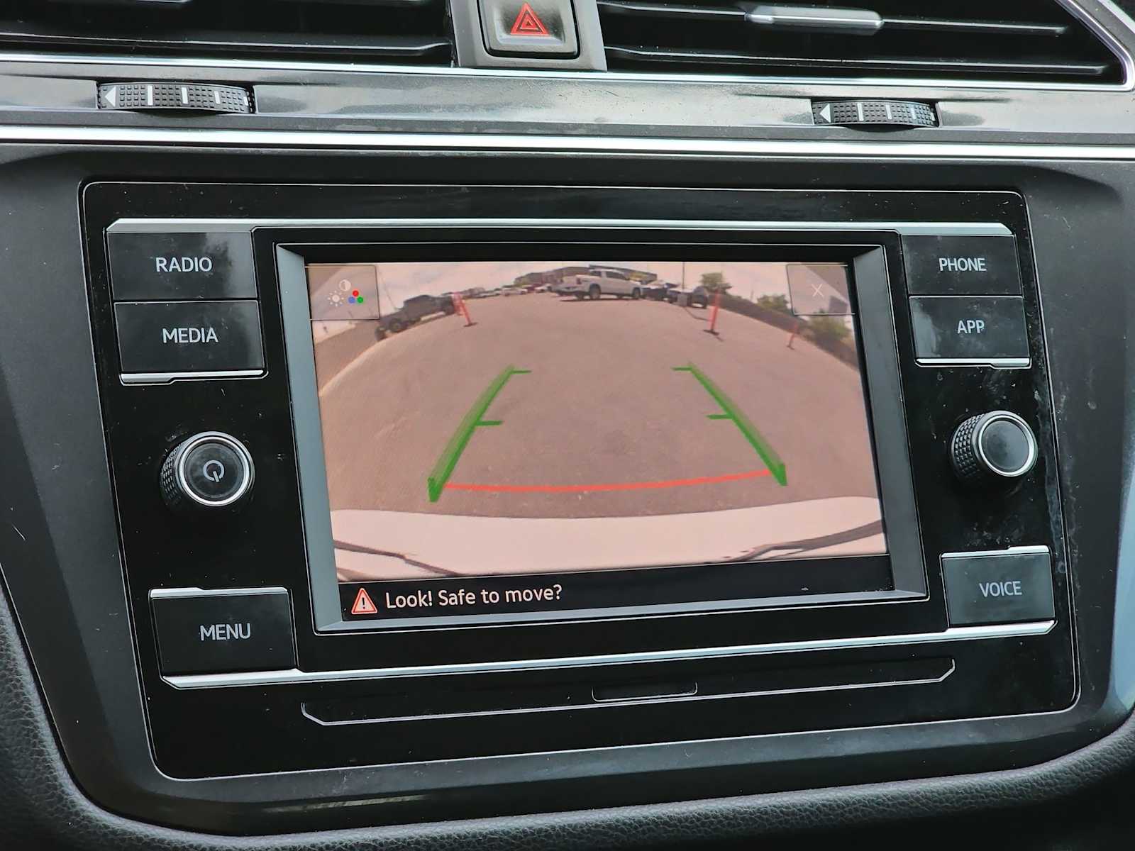 Thumbnail: 2021 Volkswagen Tiguan - 25