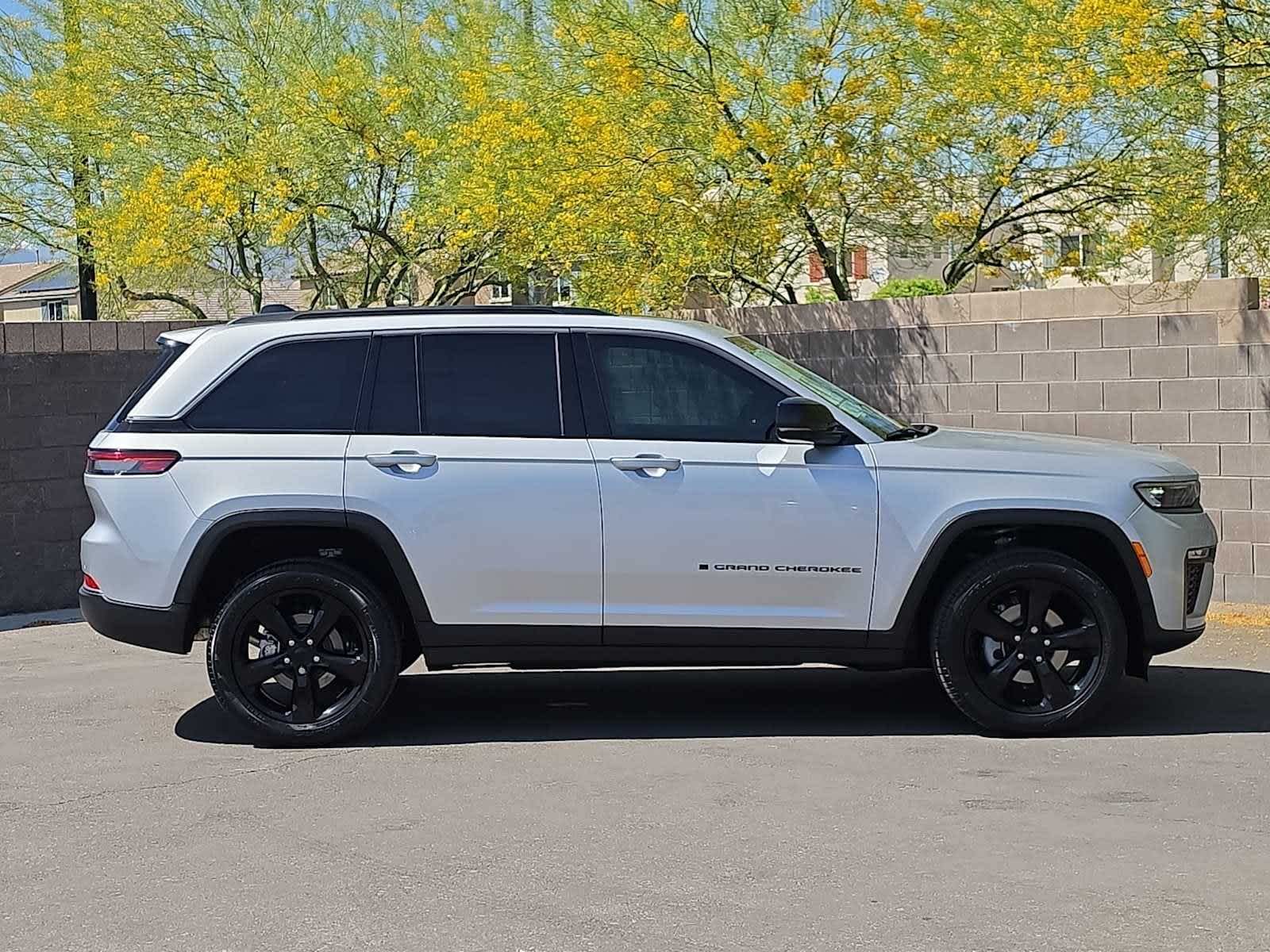 Thumbnail: 2026 Jeep Grand Cherokee - 5