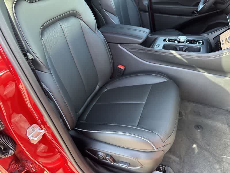 Thumbnail: 2025 Jeep Wagoneer S - 18