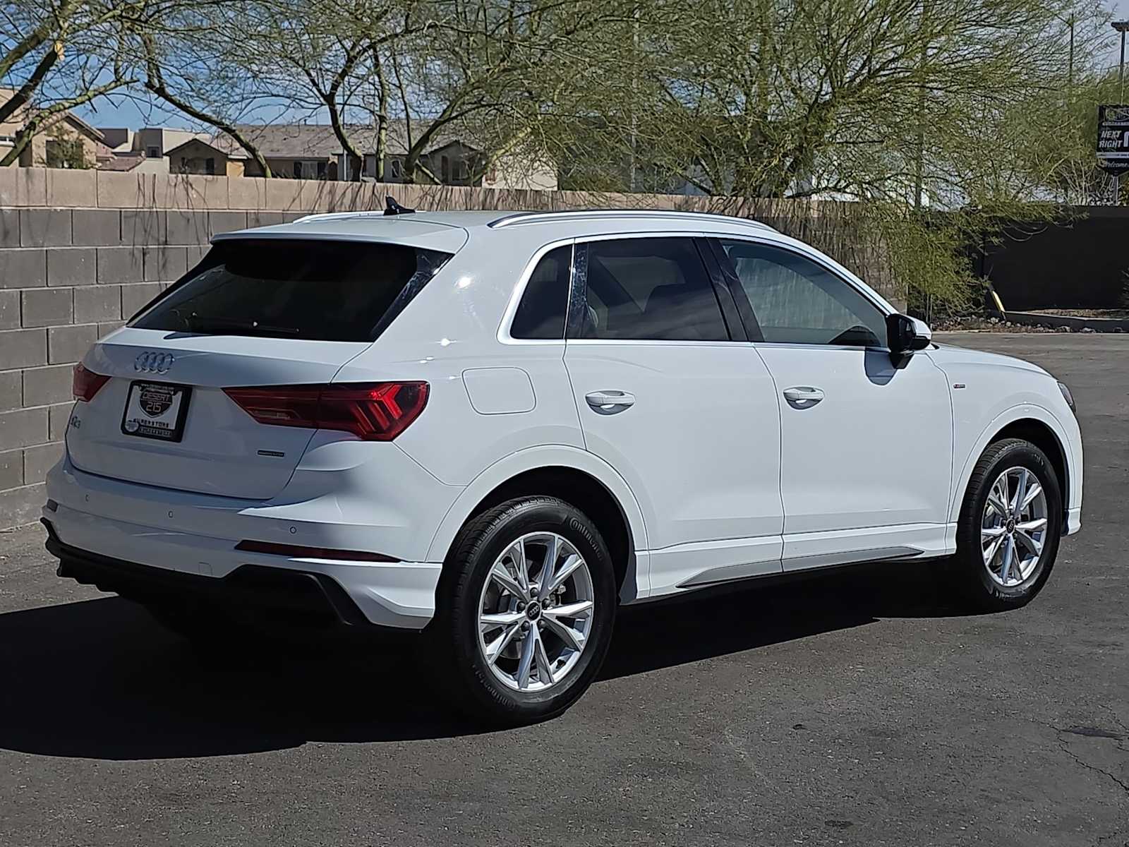 Thumbnail: 2025 Audi Q3 - 9