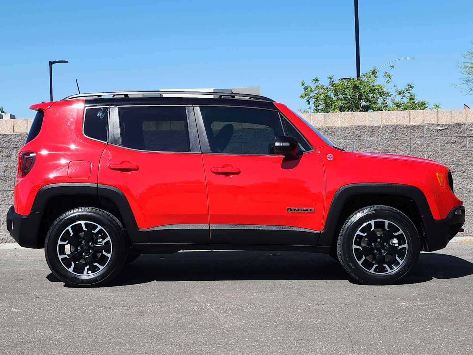 Thumbnail: 2023 Jeep Renegade - 10