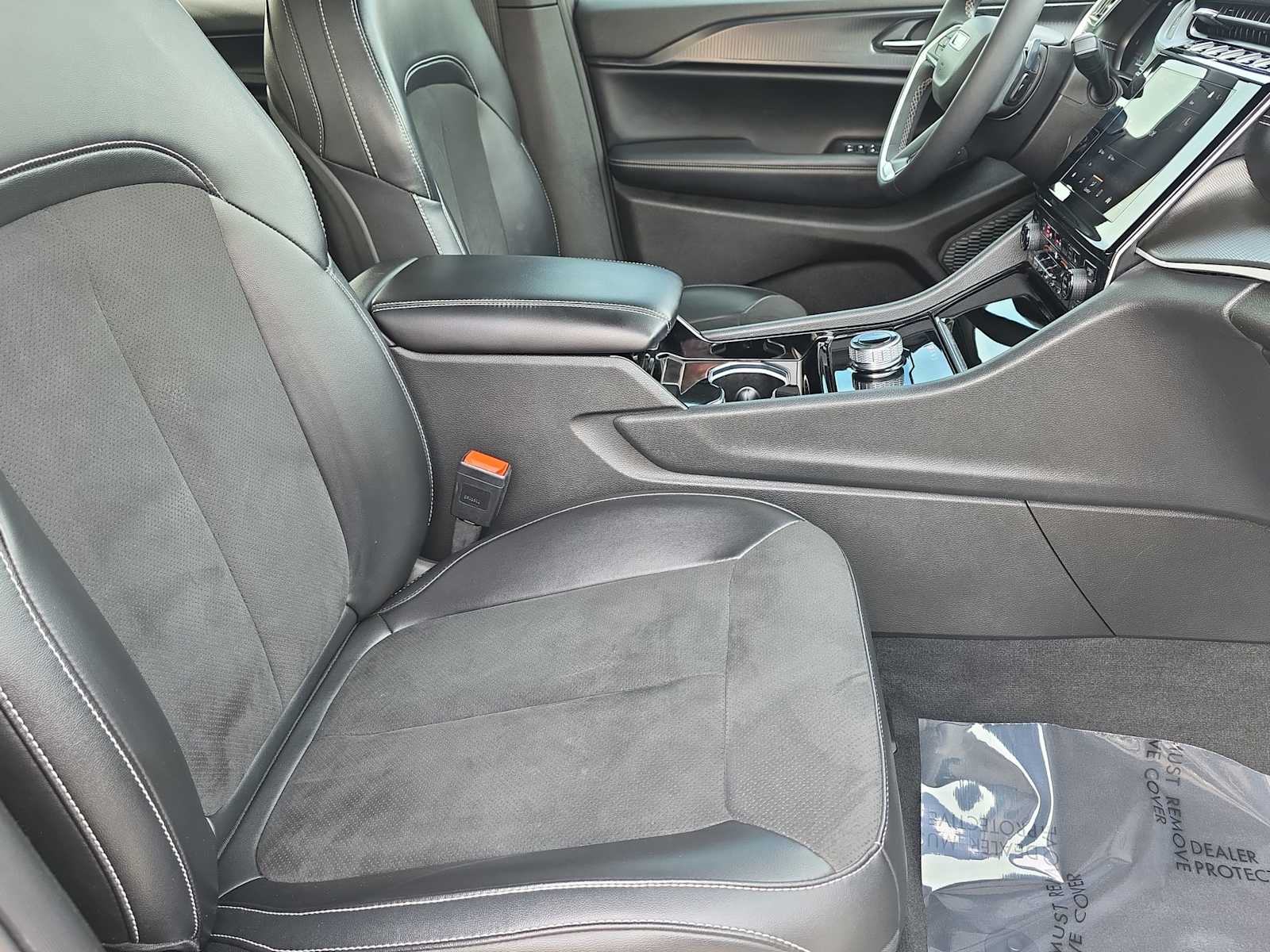 Thumbnail: 2023 Jeep Grand Cherokee L - 17