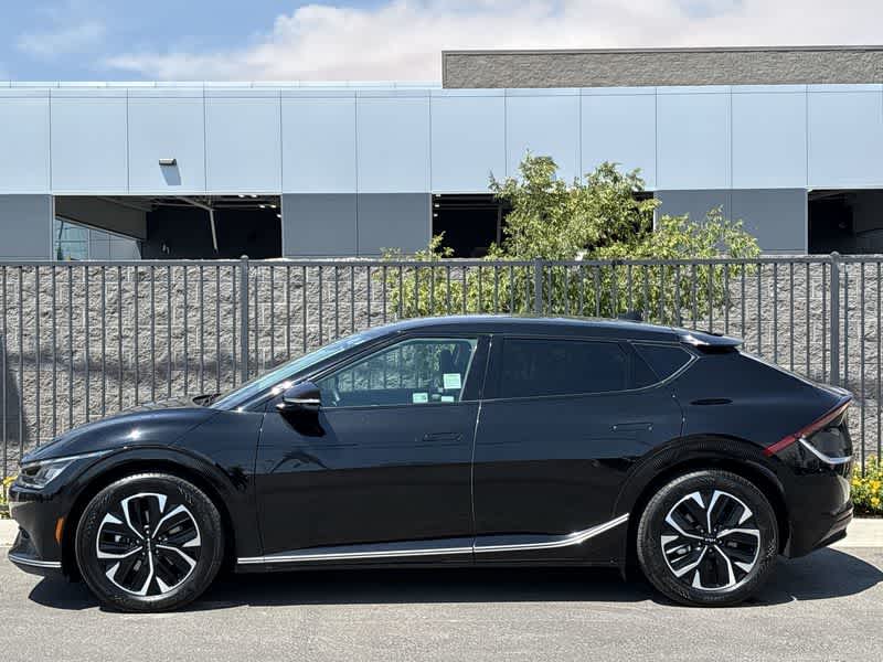 Thumbnail: 2022 Kia EV6 - 5