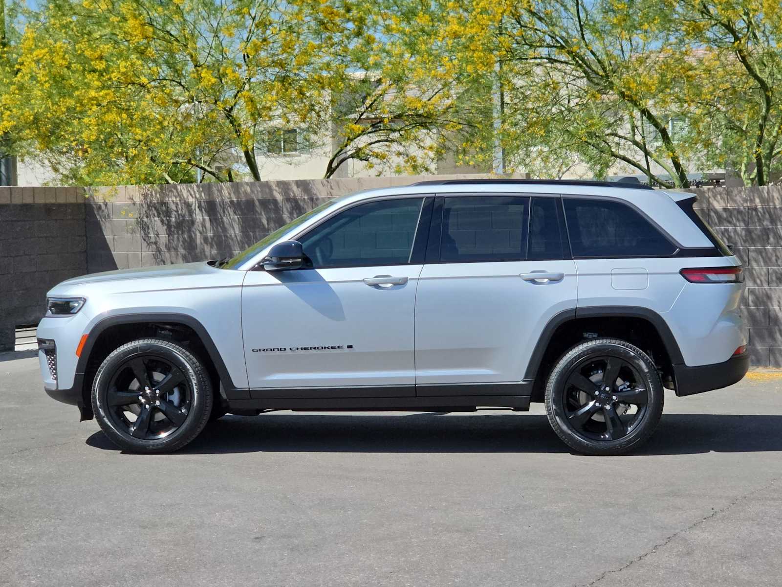 Thumbnail: 2026 Jeep Grand Cherokee - 6