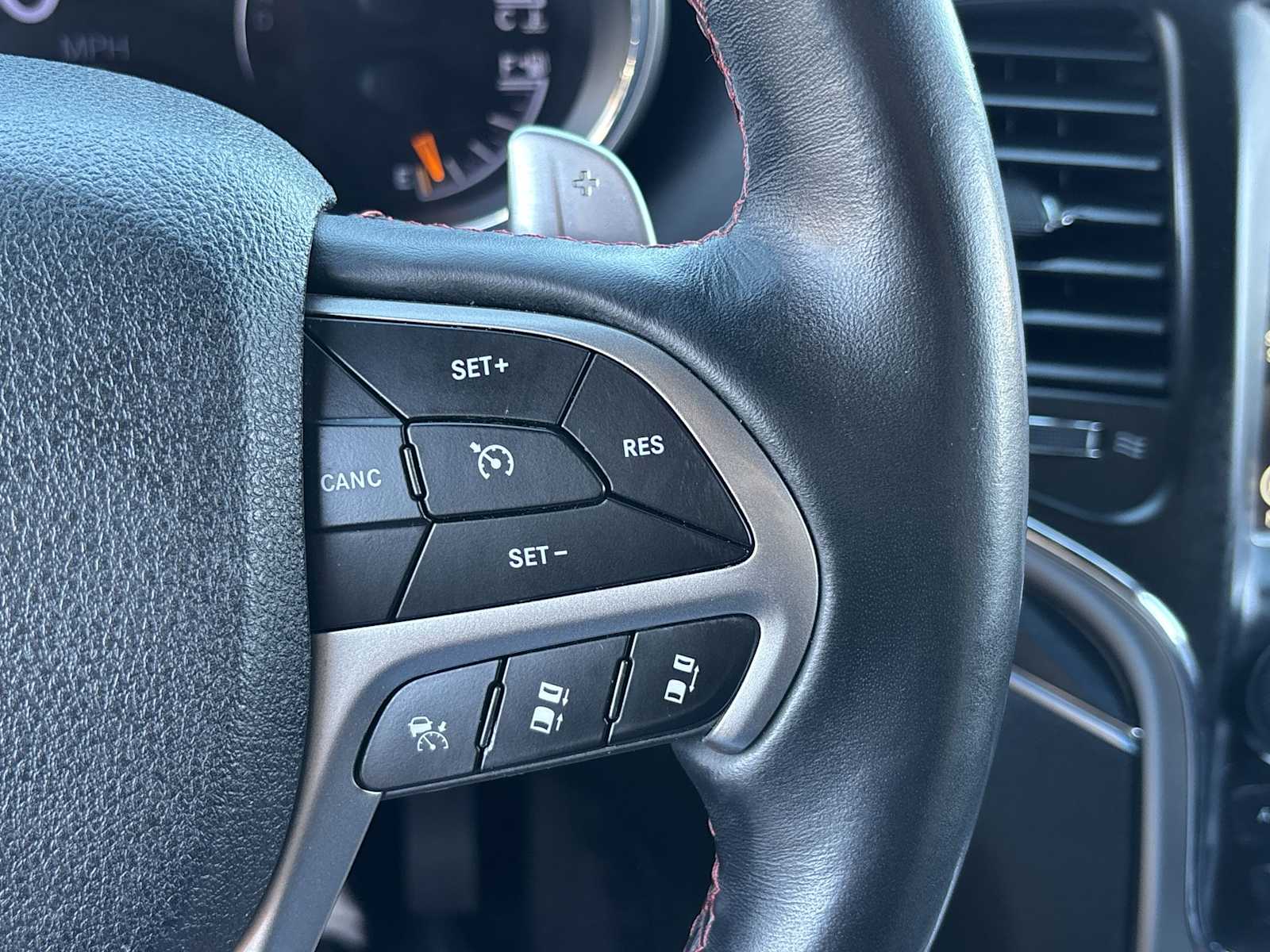Thumbnail: 2018 Jeep Grand Cherokee - 28