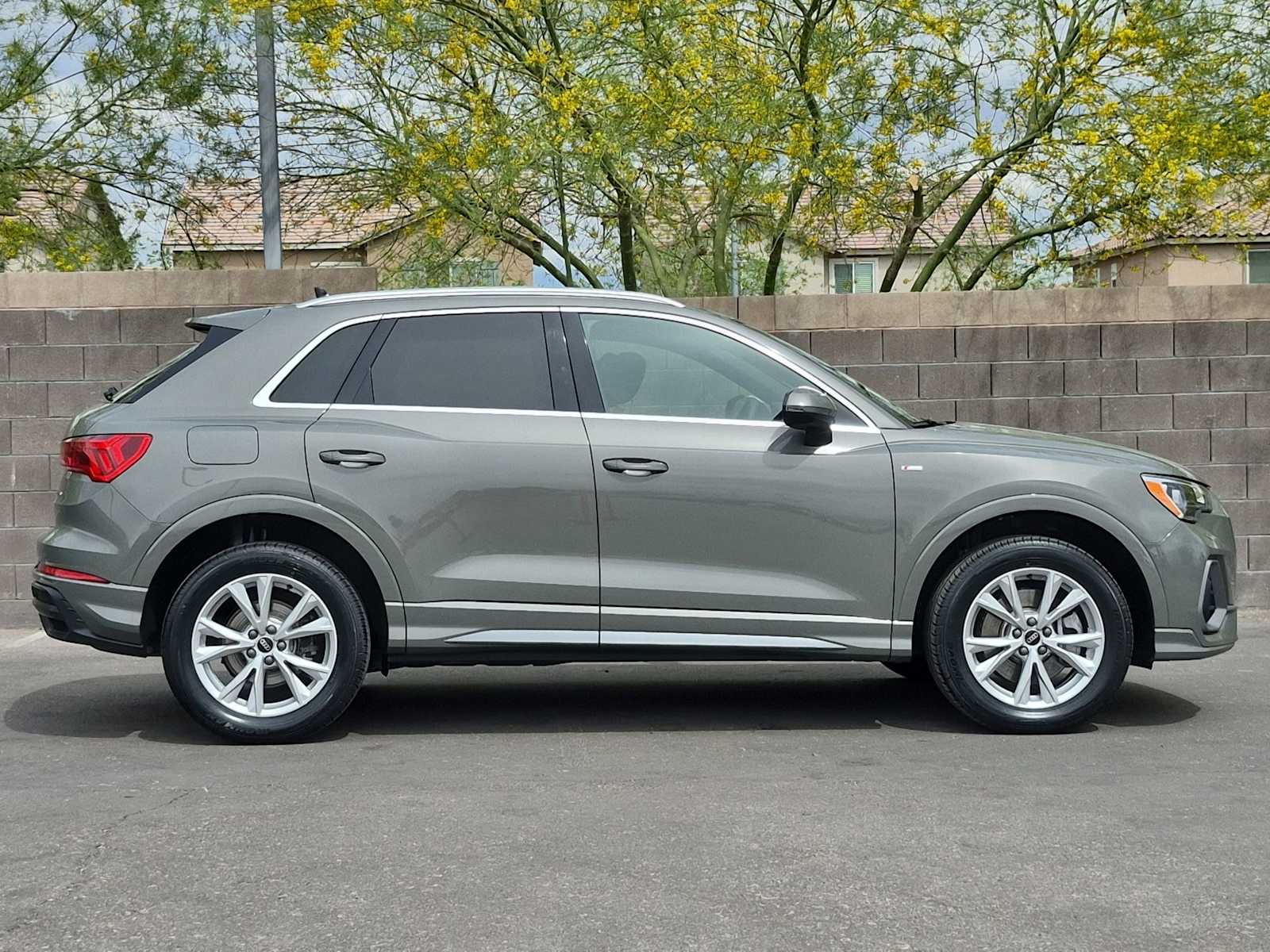 Thumbnail: 2022 Audi Q3 - 10