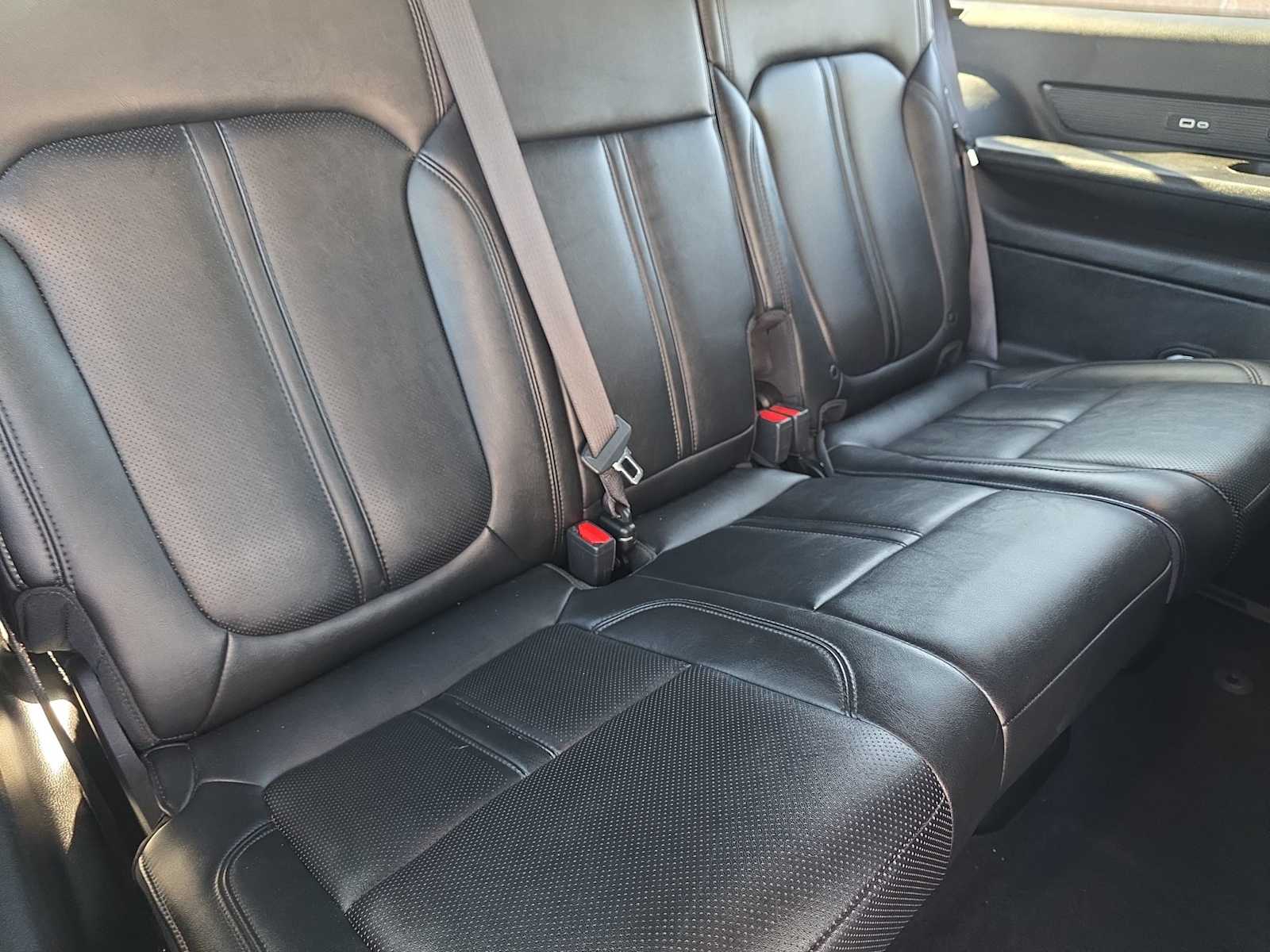 Thumbnail: 2024 Jeep Wagoneer - 31