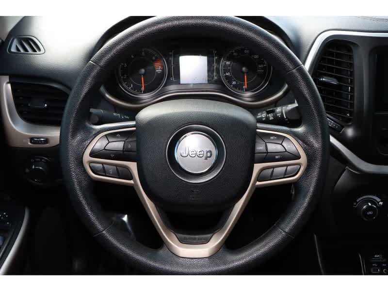Thumbnail: 2017 Jeep Cherokee - 16