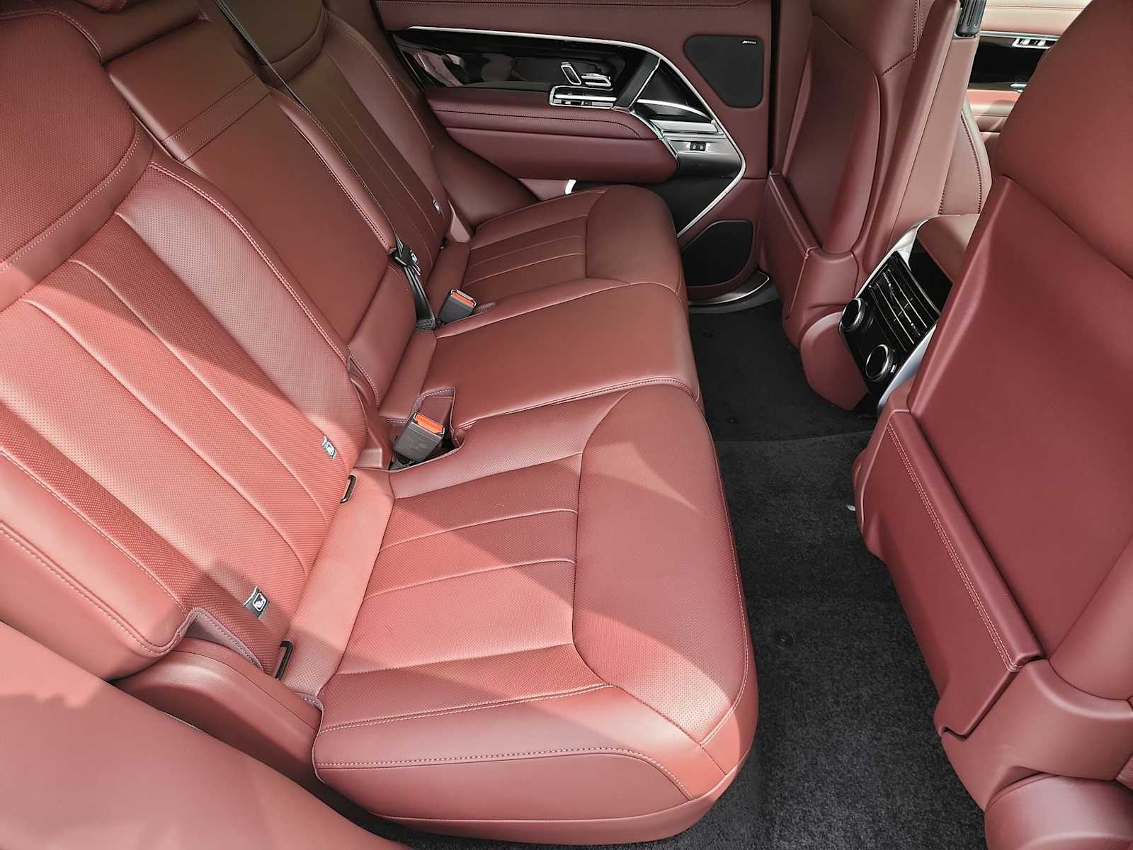 Thumbnail: 2025 Land Rover Range Rover - 17