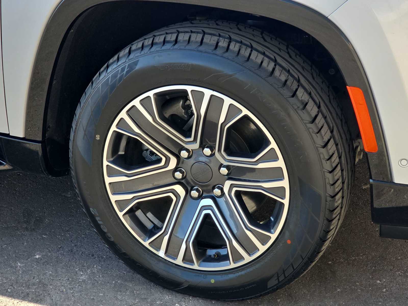 Thumbnail: 2024 Jeep Wagoneer - 12