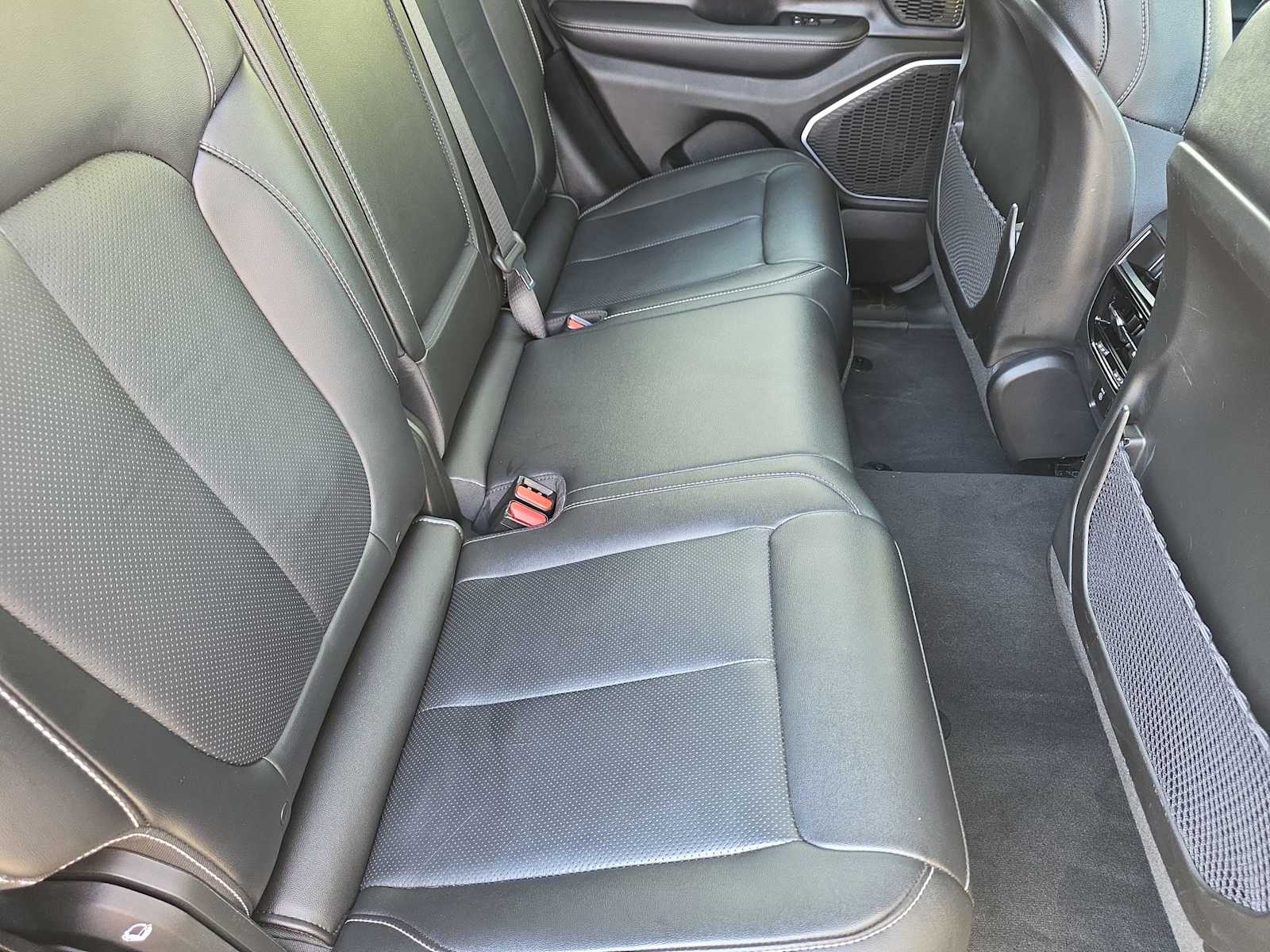 Thumbnail: 2022 Jeep Grand Cherokee - 17