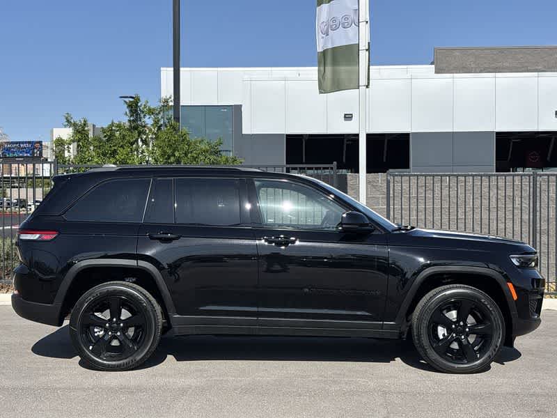 Thumbnail: 2025 Jeep Grand Cherokee - 9