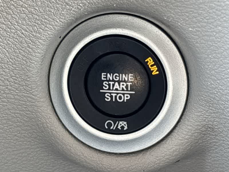 Thumbnail: 2021 Chrysler Voyager - 24