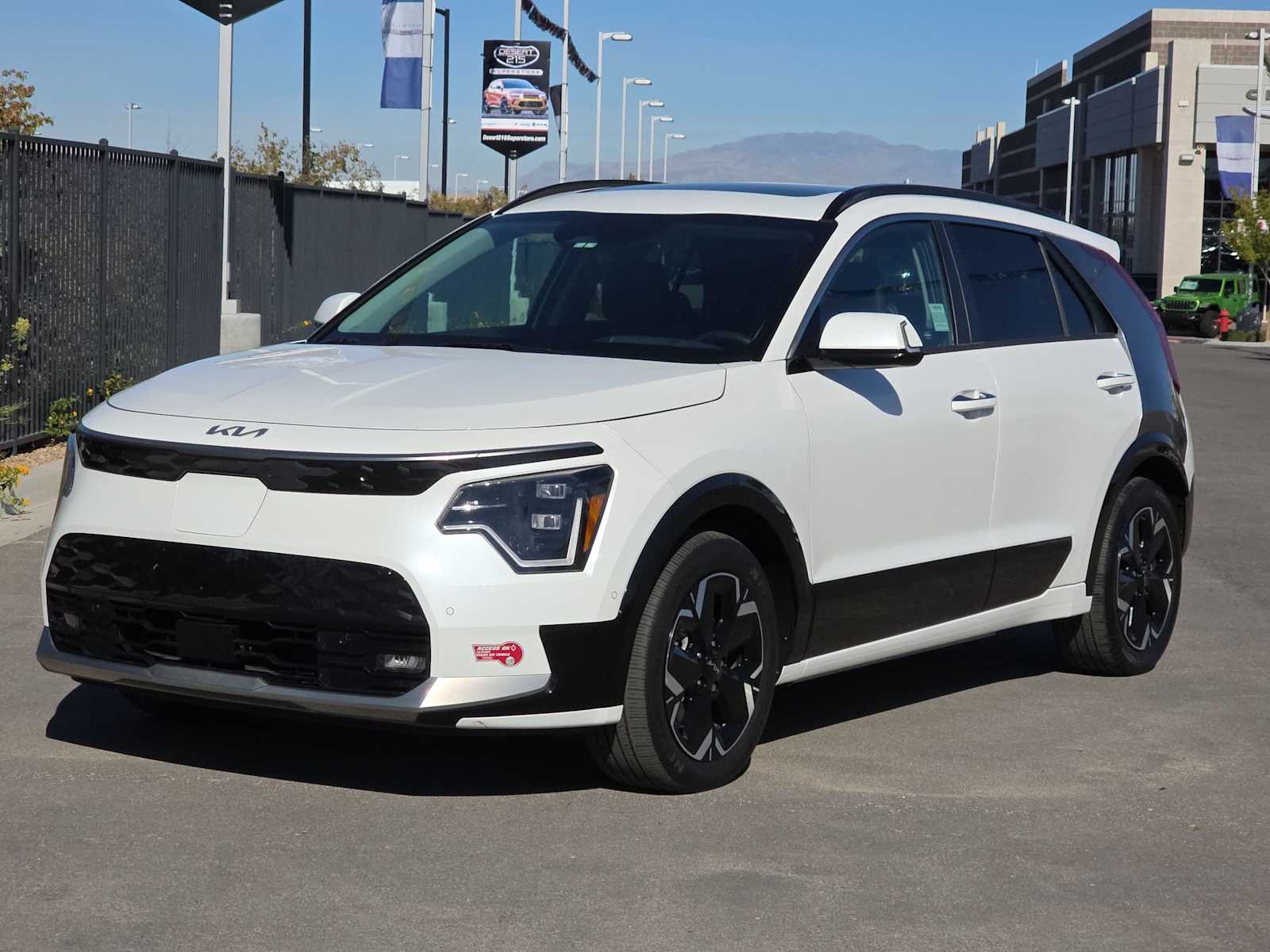 Thumbnail: 2023 Kia Niro - 5