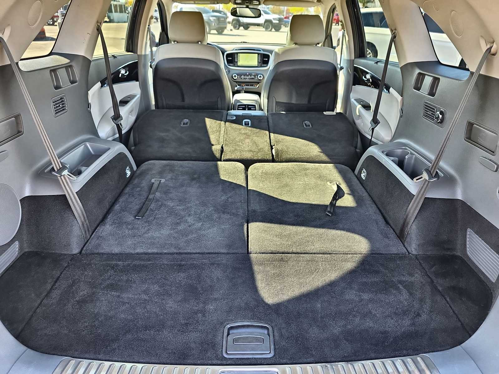 Thumbnail: 2016 Kia Sorento - 23