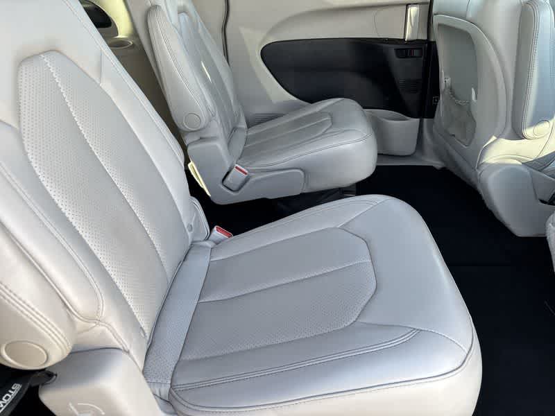 Thumbnail: 2021 Chrysler Voyager - 17