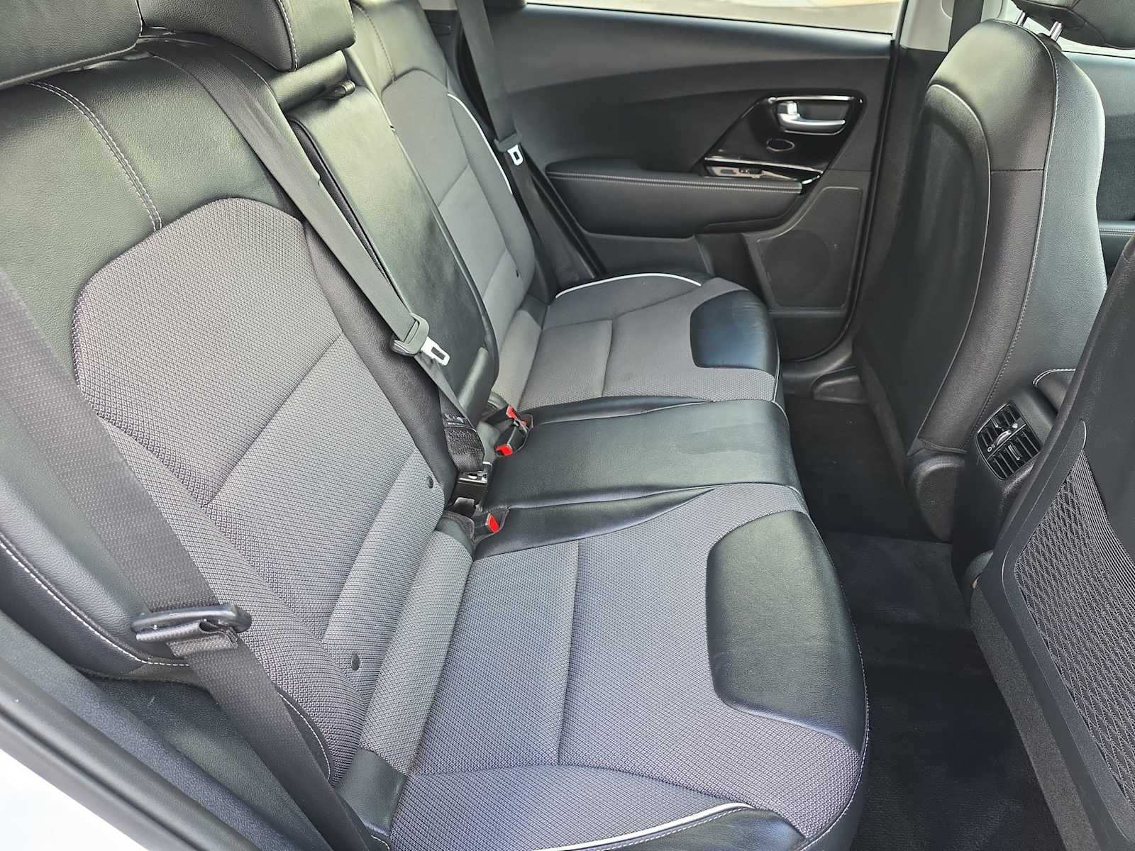 Thumbnail: 2022 Kia Niro - 17