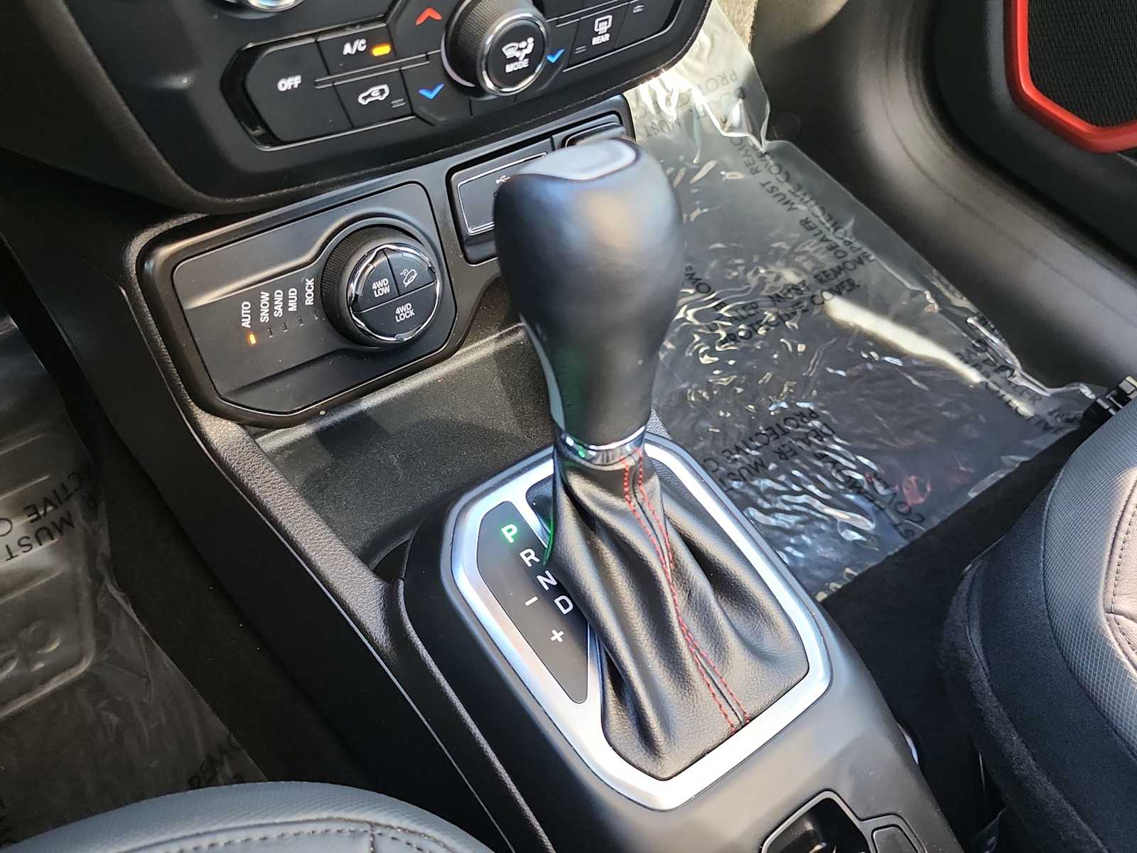 Thumbnail: 2023 Jeep Renegade - 21