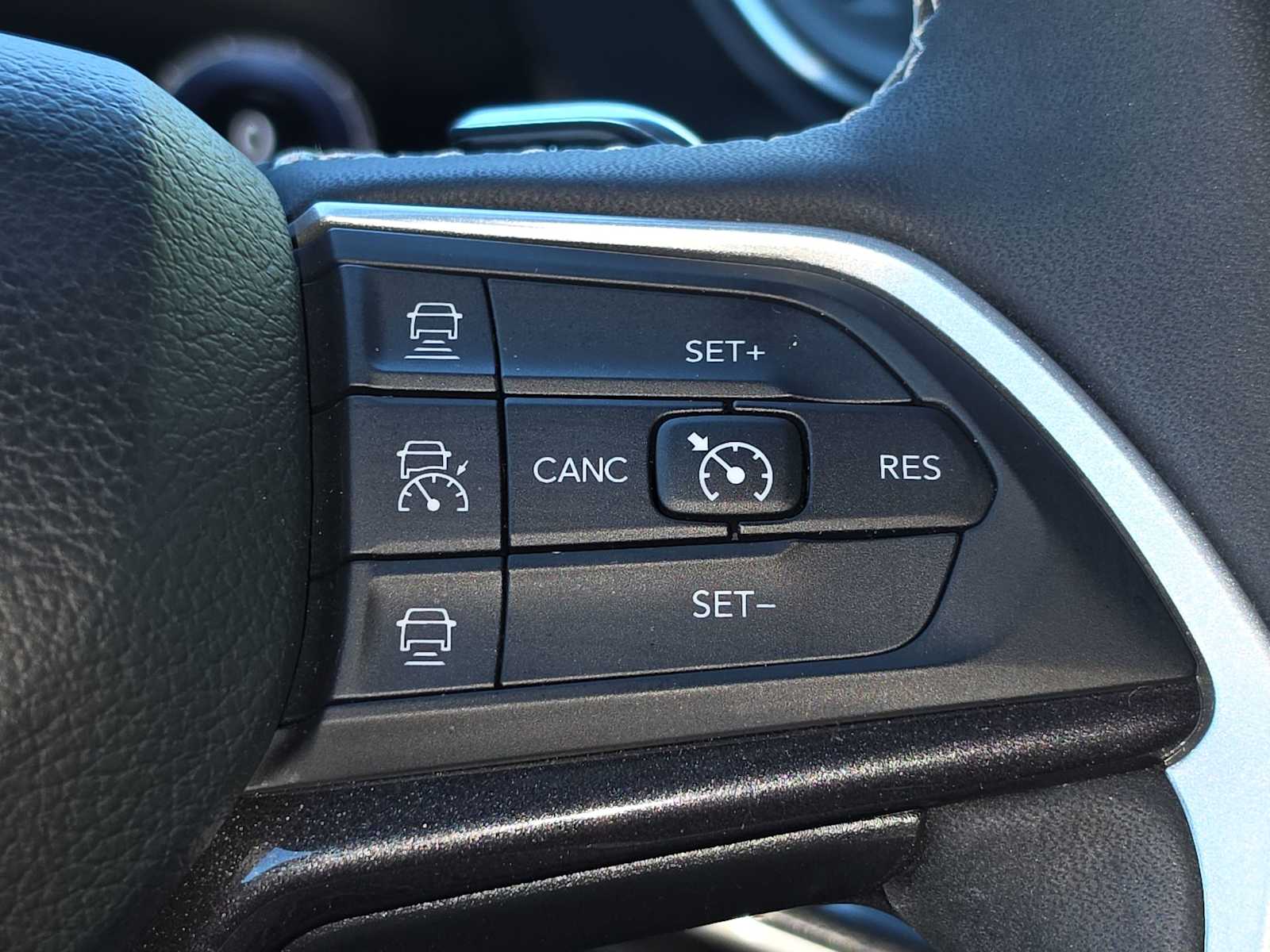 Thumbnail: 2023 Jeep Grand Cherokee - 29