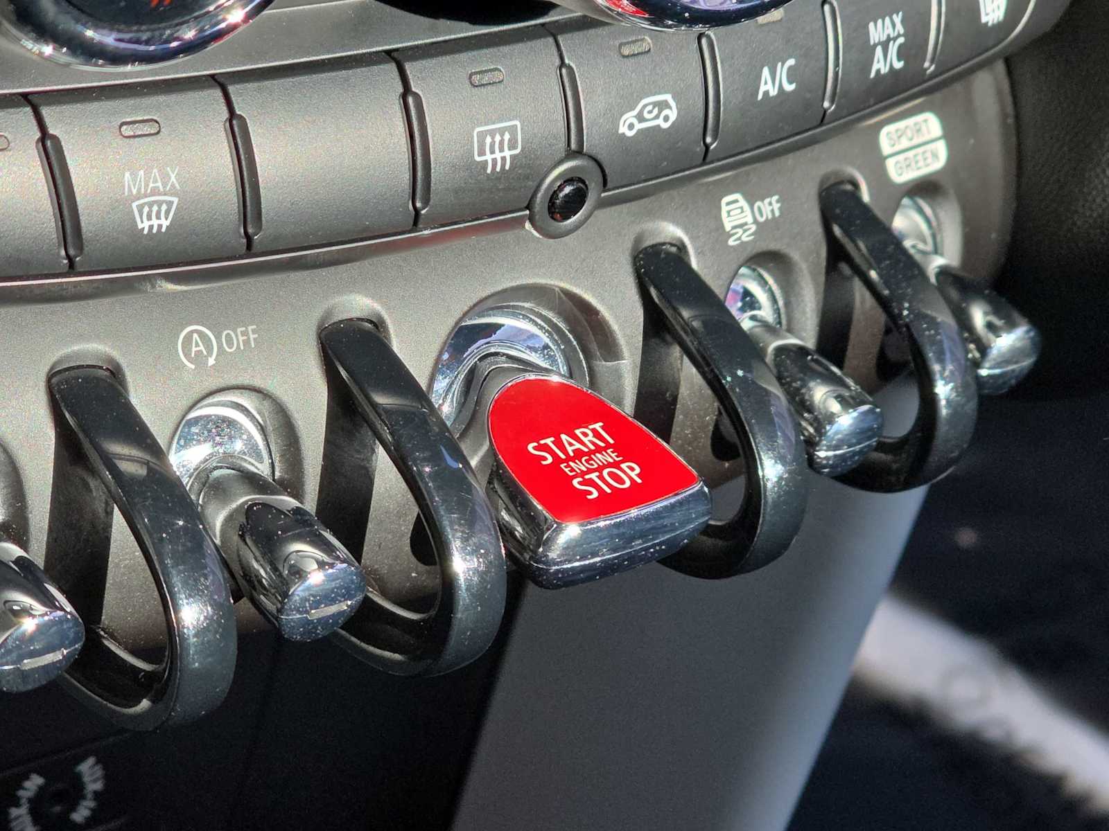 Thumbnail: 2018 MINI Cooper Hardtop - 25