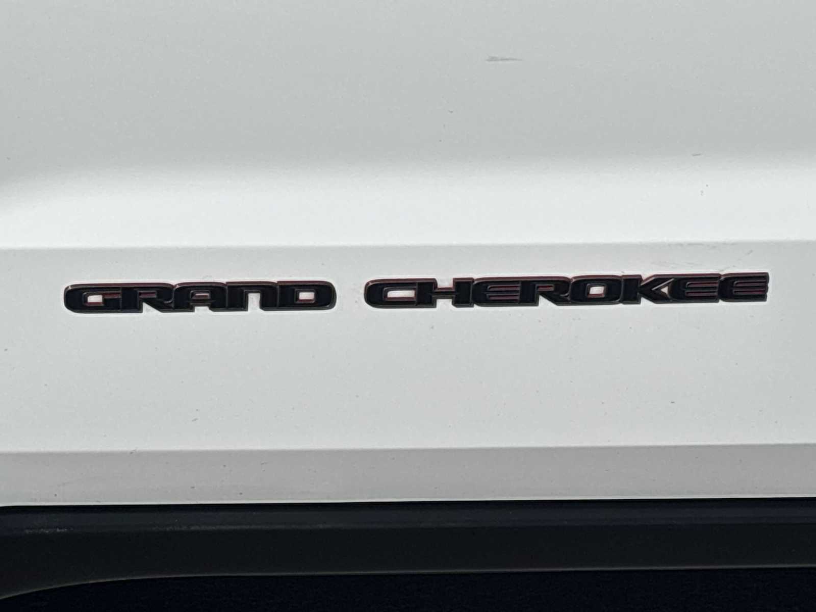 Thumbnail: 2018 Jeep Grand Cherokee - 11