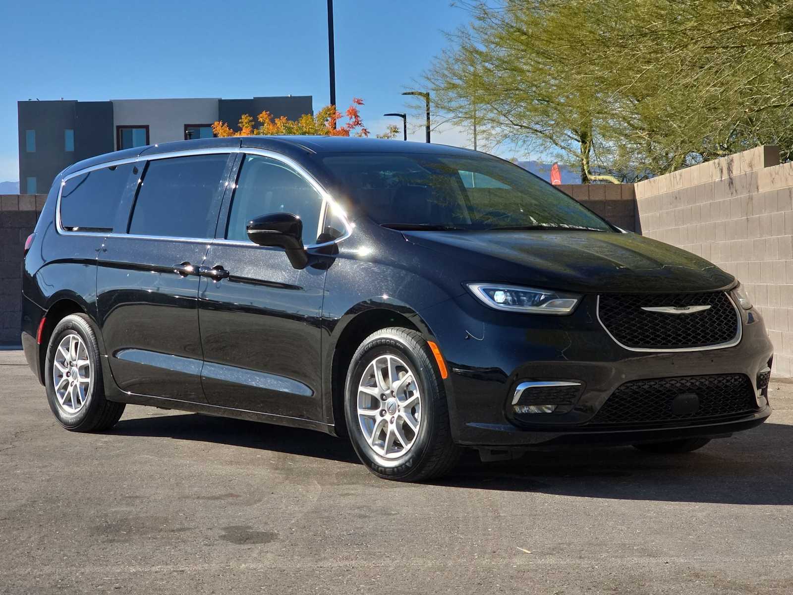 Thumbnail: 2024 Chrysler Pacifica - 3