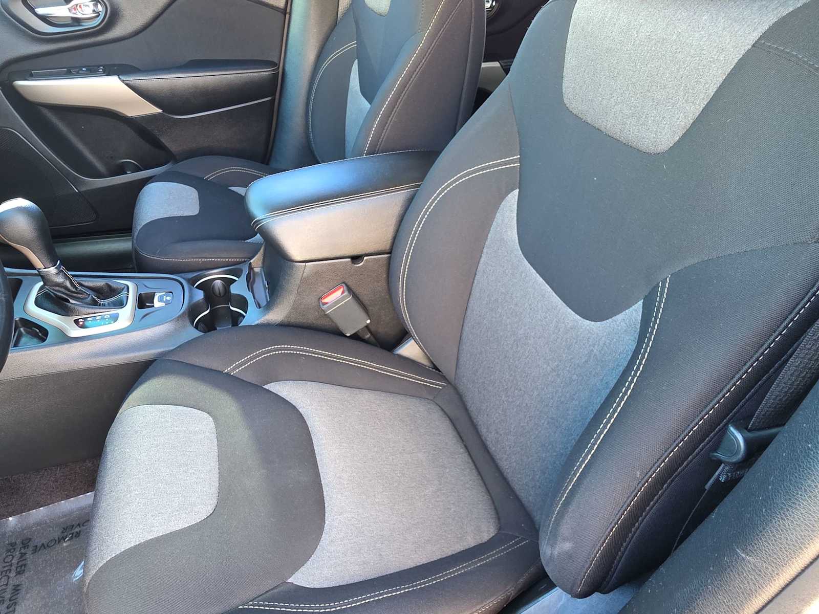 Thumbnail: 2017 Jeep Cherokee - 16