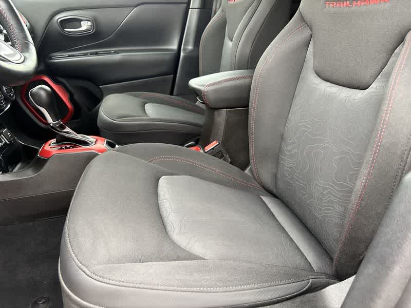 Thumbnail: 2016 Jeep Renegade - 14