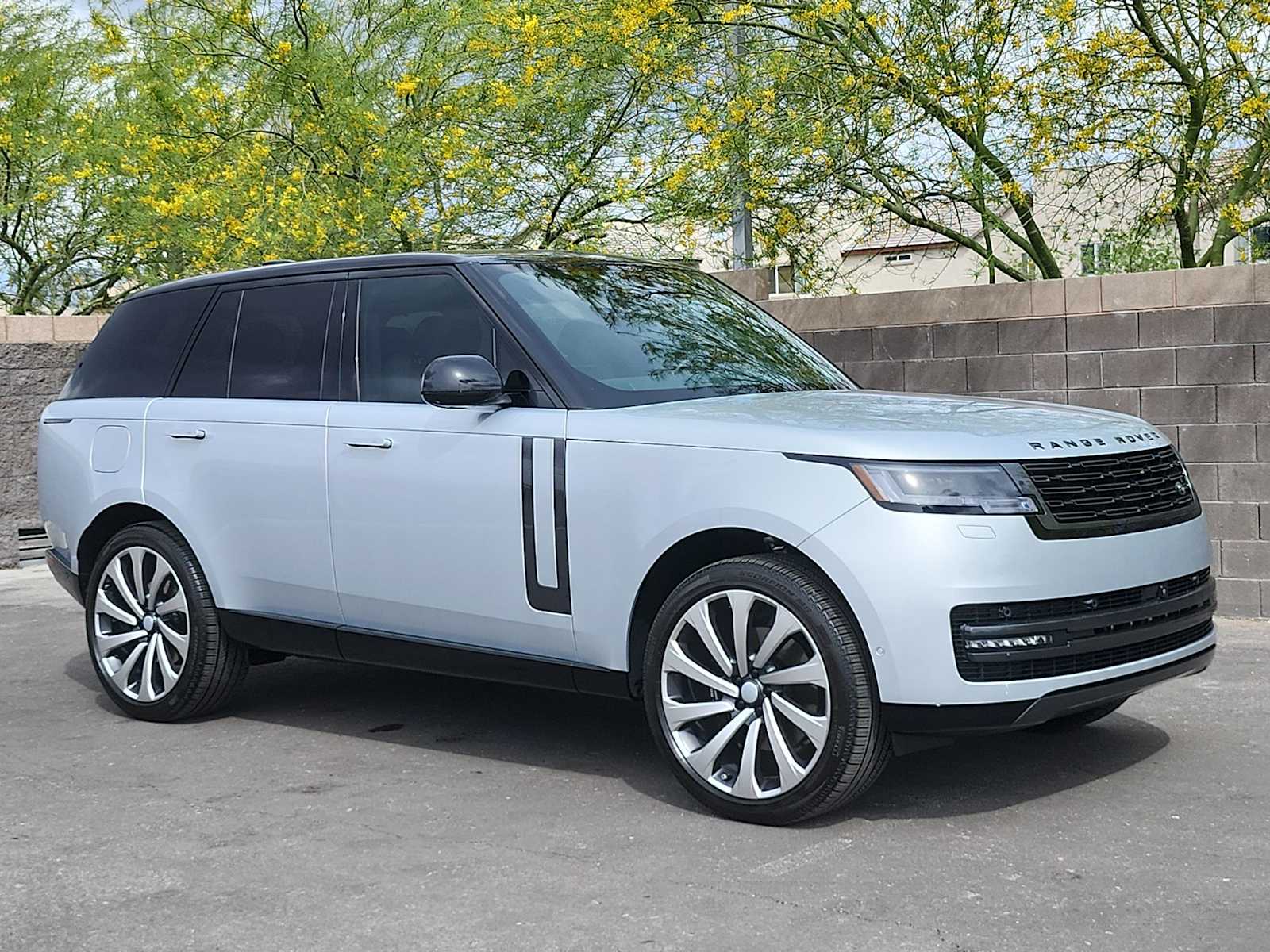 Thumbnail: 2025 Land Rover Range Rover - 3