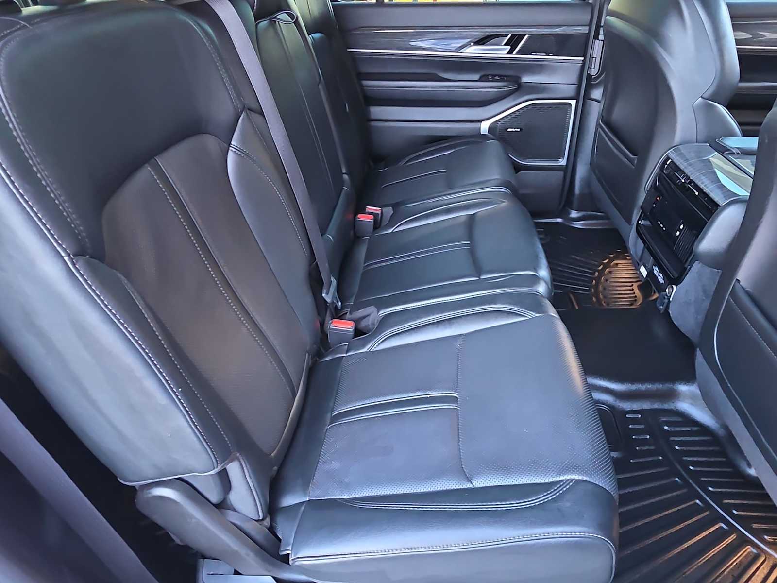 Thumbnail: 2022 Jeep Wagoneer - 16