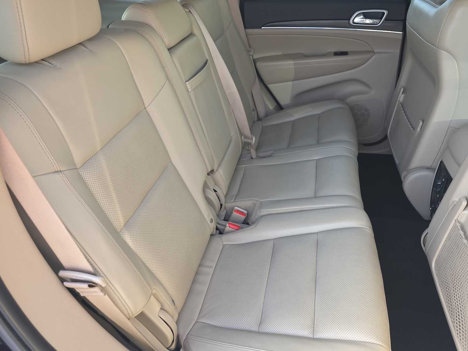 Thumbnail: 2020 Jeep Grand Cherokee - 17