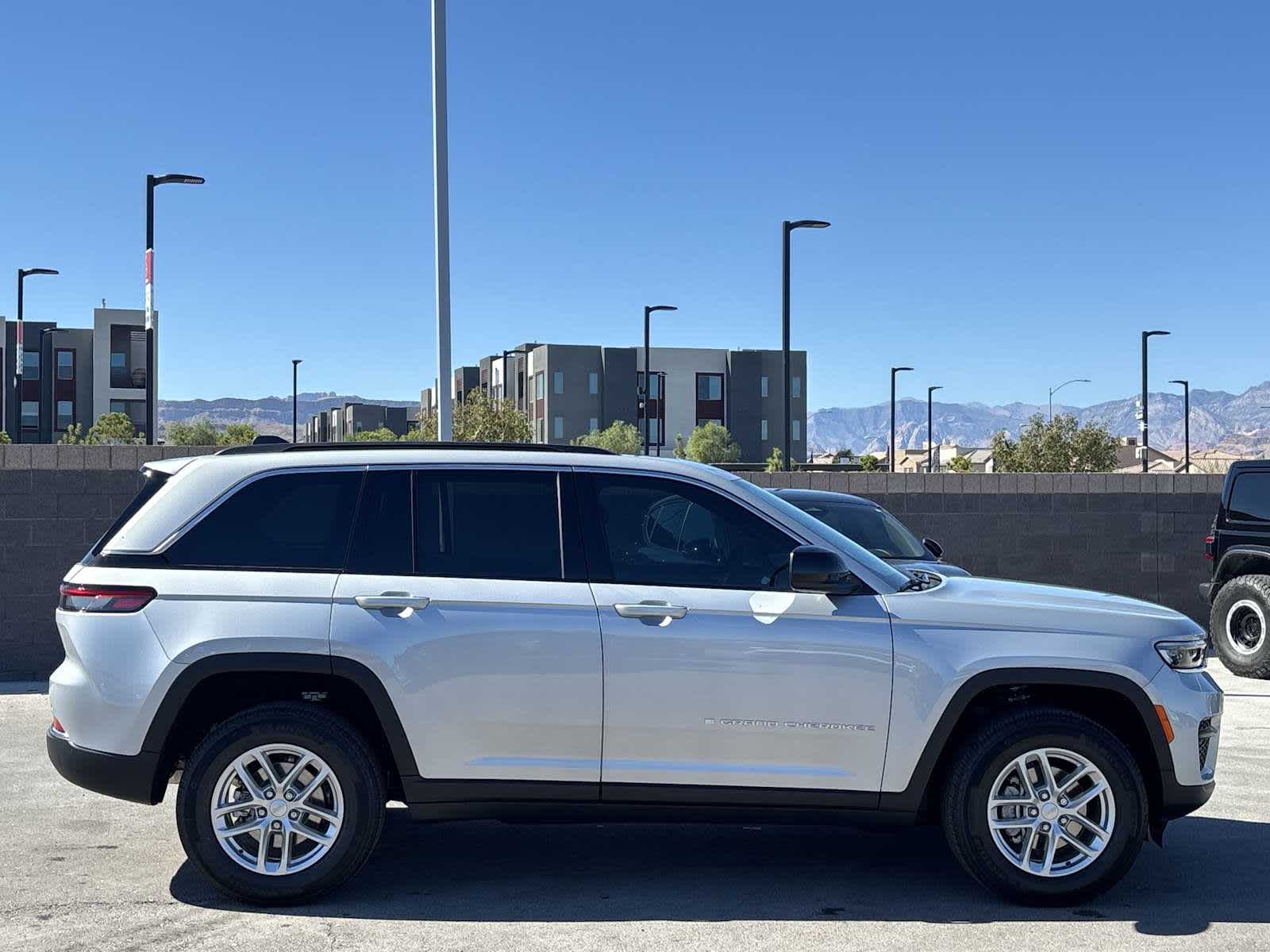 Thumbnail: 2025 Jeep Grand Cherokee - 10