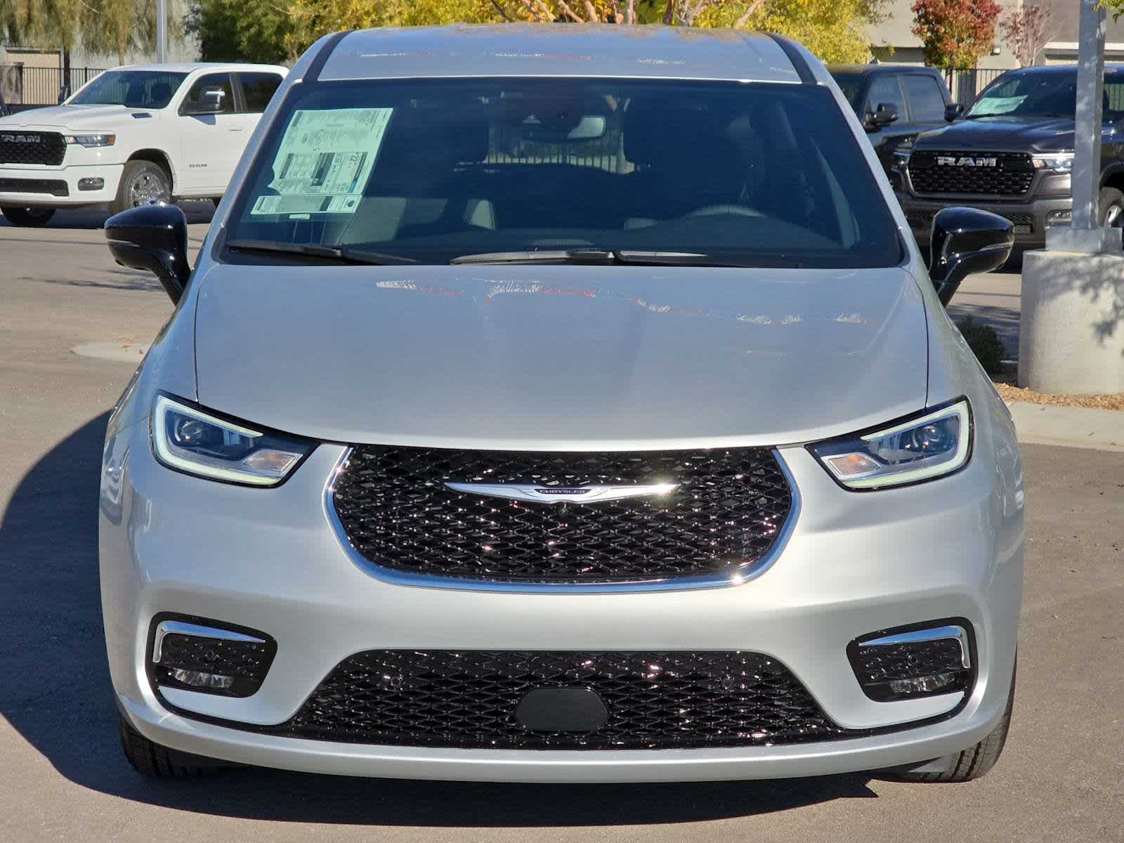 Thumbnail: 2026 Chrysler Pacifica - 5