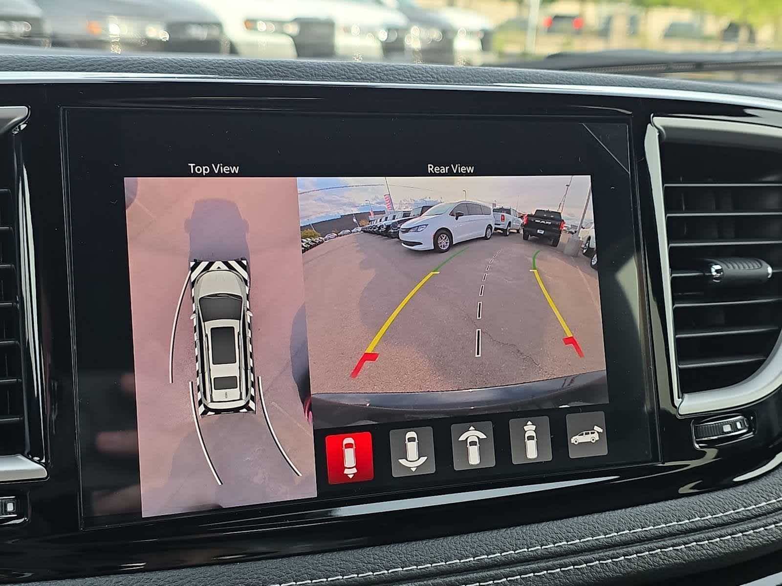 Thumbnail: 2026 Chrysler Pacifica - 32