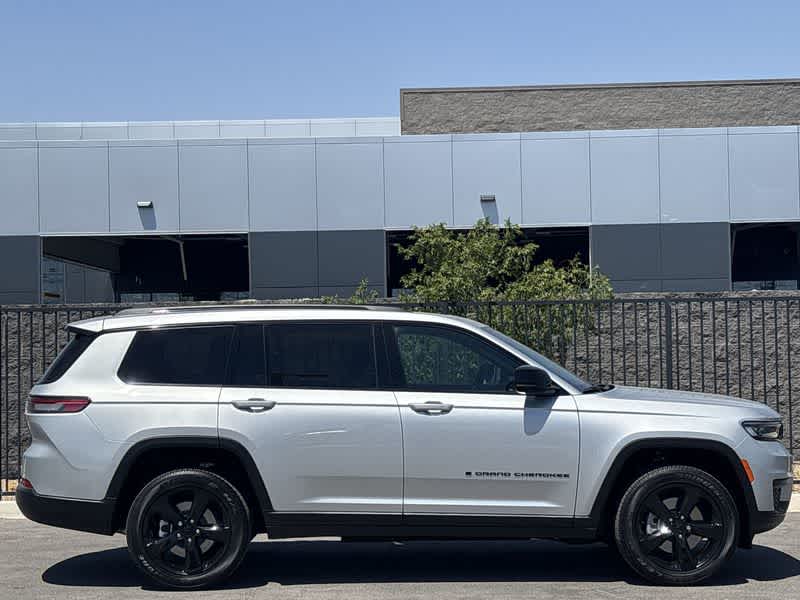 Thumbnail: 2025 Jeep Grand Cherokee L - 9
